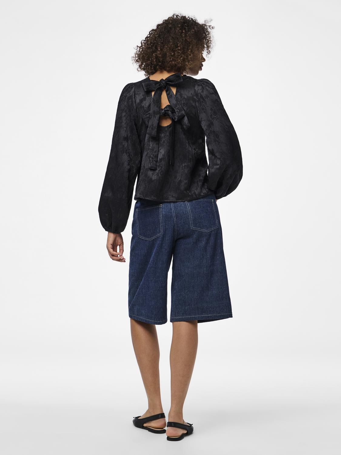 model_shot-back